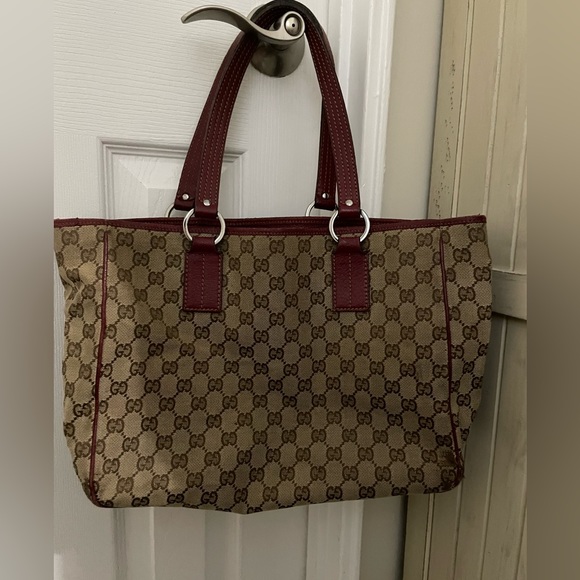 PRICE DROP- 💯 Authentic Gucci Women’s GG Canvas Tote Bag GG Canvas Beige,Red - Picture 3 of 14